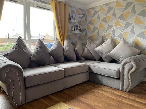 Traditional style ⇒ go for a vivid sofa in burgundy, sapphire, emerald green, mustard yellow which will add extra energy, or choose pastel colours: Royal Plush Velvet Corner Sofa - Light Grey - Discounted ...