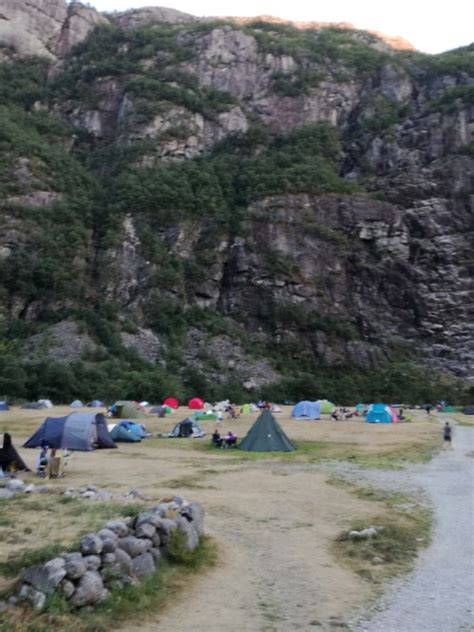 Lysefjorden, er 42 kilometer lang og 422 dyp. Foto Galerie - Kjerag Lysebotn Camping Resort - Norwegen