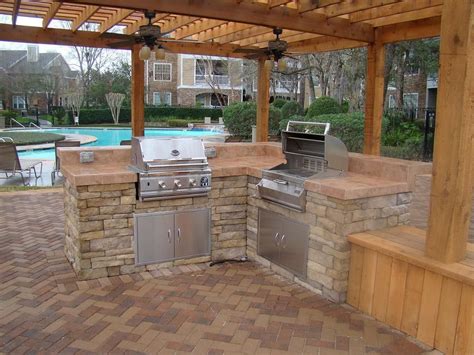 With the addition of cabinets this large pizza oven is built with a cinder block base and then shaped with a wooden frame and brick dome. Fascinating Outdoor Kitchen Design Under Wooden Gazeboin ...