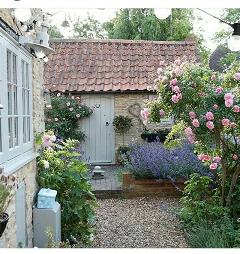 Beautiful French Cottage Garden Design Ideas 41 Roundecor