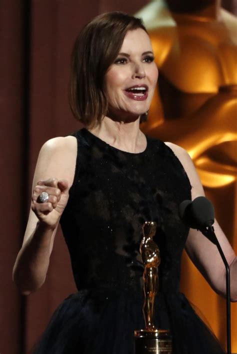 ↑ (en) margi blash, « hollywood baby boom » , people.com, 31 mai 2004, consulté le 21 août 2011. GEENA DAVIS at AMPAS 11th Annual Governors Awards in ...