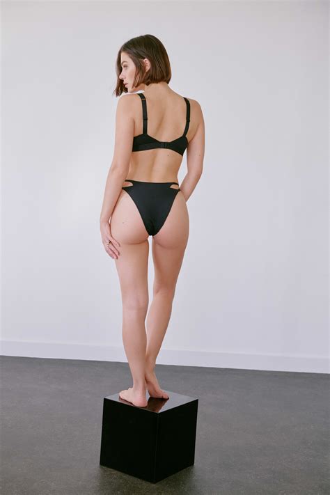 Maripier Morin Swimwear Fashion Crochet Bikini Hot Sex Picture