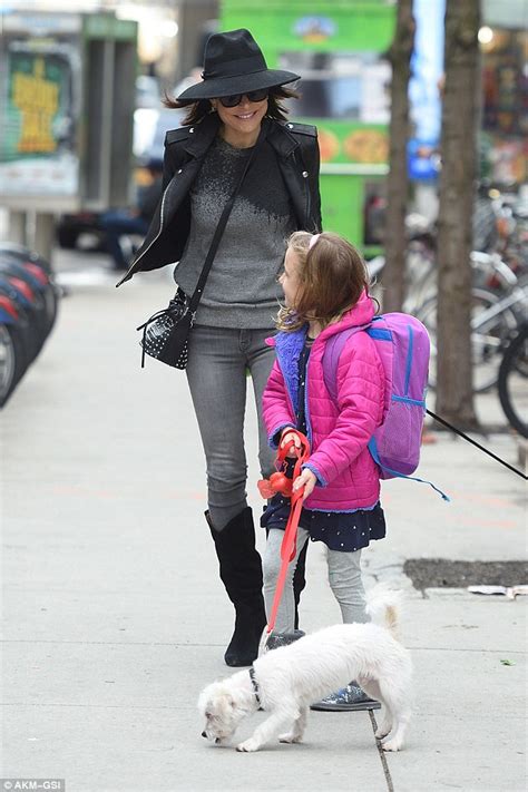 Bethenny Frankel Steps Out With Daughter Bryn In Nyc Daily Mail Online