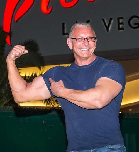 Celebrity Chef Robert Irvine Announces Sin City Debut With New