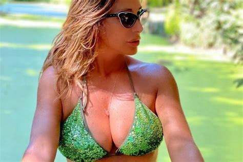 Sabrina Salerno Strega I Suoi Follower Con Un Bikini Esplosivo
