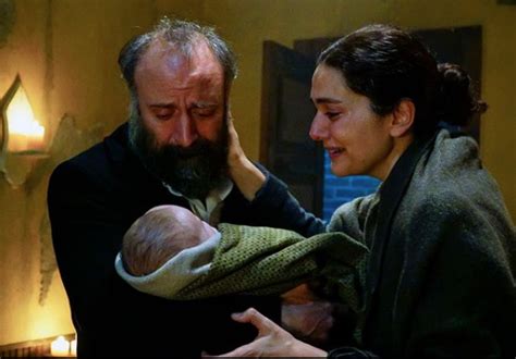 Bergüzar korel 3.kez hamile cinsiyeti. Hamile olan Bergüzar Korel bakın en çok ne aşermiş Halit ...