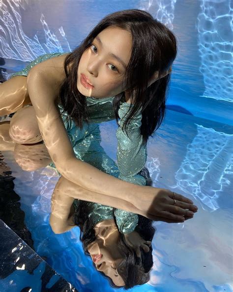 Blackpinks Lisa Captures Jennies Inner Mermaid In New Instagram Pics