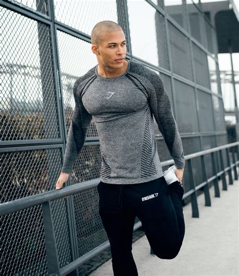 Stunning Workout Clothing Ideas For Cool Men Who Are Stunning