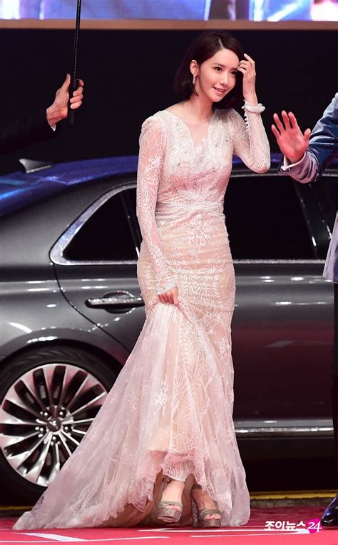 Yoonas Red Carpet Dress Revealed A Clear Outline Of Her Butt Everyone