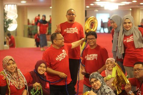 Semua peribahasa dengan kata muafakat, selalu ada di situs jagokata. Hari Shapadu 2017 "Muafakat Membawa Berkat" | shapadu
