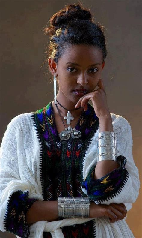 Ladys Style Ethiopian Kamis And Jewellery Ethiopian Beauty Ethiopian