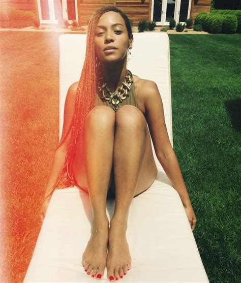 Beyonce Shows Of Her Chests To Tease Fans With New Photos Gistmania