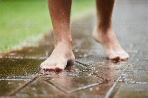 Barefoot In Rain Barefoot Barefooters Going Barefoot
