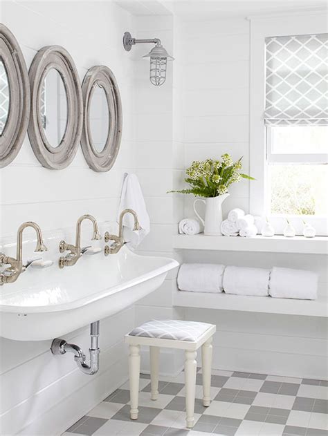Bathroom storage does not have to be some dull affair, it can be decorative and efficient with these creative ideas. 20+ Creative Bathroom Towel Storage Ideas