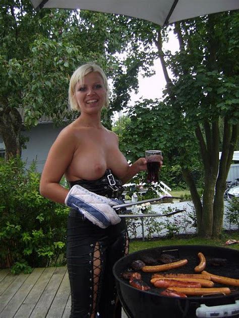 Hostess At The Barbecue Party Nudeshots