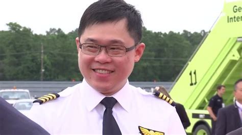 Jun 07, 2021 · 上週在電子股及傳產漲價股交互攻堅，大盤上漲 277 點收 17,147 點，連續第三週反彈；不過短線反彈較多之後，個股將因基本面獲利開始分出勝負，只有獲利好、本益比低、業績展望佳的個股才有表現空間。 漲多震盪加劇，選對股票才有意義 上週許多電子股反彈到前波高點的 1/2 到 2/3 張國煒曝光「星宇航空」logo 最快9月起徵才! | 生活 | 三立新聞網 SETN.COM - 新文易數