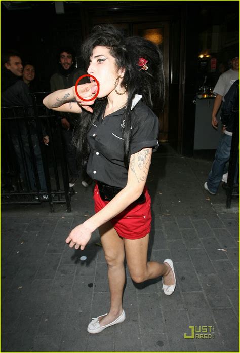 Amy Winehouse Has Bleeding Love Photo 1257971 Photos Just Jared