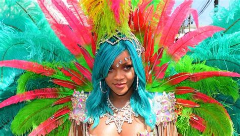 rihanna deslumbra en el carnaval de barbados presumiendo de curvas y de nuevo look europa fm