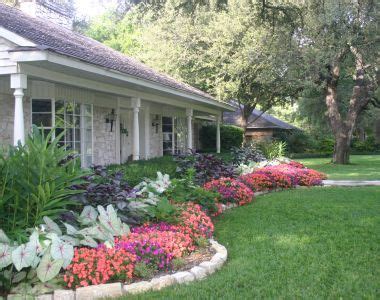 A ranch style house is more practical and the energy seems to flow easier. landscaping for ranch style homes | Click image to view portfolio) (With images) | Home ...