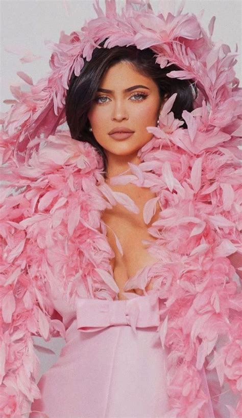 Pin By Ruth Gray On Feathers And Fluff In 2022 Kylie Jenner Outfits