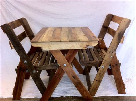 This item is constructed with top quality and sleek hemlock wood. Pallet Folding Chairs and Table | Pallet Furniture Plans