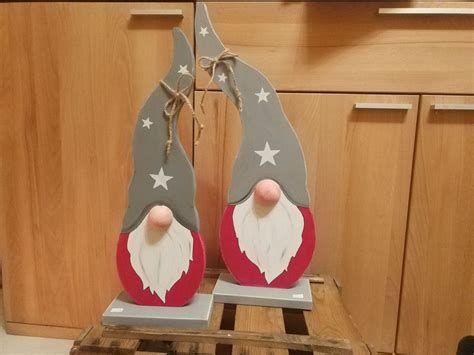 Es gibt viele gründe produkte aus diesem tollen rohstoff zu kaufen. Weihnachtswichtel klein | Etsy | Christmas wood crafts ...