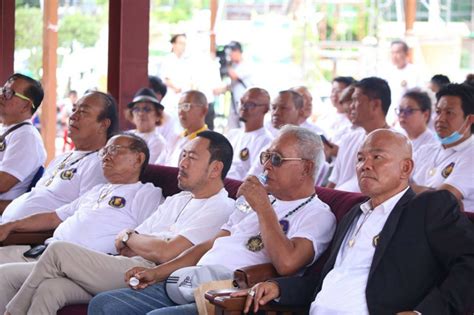 เปิดใจ บอล เชิญยิ้ม ชีวิตจริงไม่ตลกอย่างที่เห็น ยังฝังใจกับอดีตเกี่ยวกับพ่อมาจนทุกวันนี้. ส.ศิลปินตลก จัดใหญ่พิธีไหว้ครูวัดไผ่ล้อม เอาใจสายฮา อัด ...