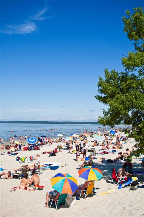 Перевод слова beach, американское и британское произношение, транскрипция, словосочетания, однокоренные слова, примеры использования. Beaches of 59 Tourism - Rural Municipality of St. Clements