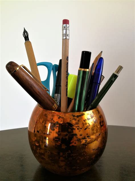 Er ist auf diesem gebiet z wohnstätte, heimstatt, heimstätte, behausung, quartier, unterkunft, heim, logis, zuhause, zuflucht, suite, appartement. Teil 3 Wie schreibt man ein Buch?