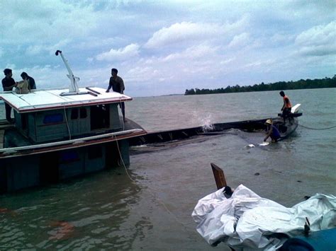 Koarmabar Laksanakan Evakuasi Kapal Karam Di Perairan Kepri