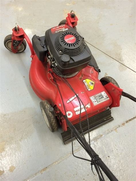 All lawn mowers have wheels, allowing you to navigate around your yard, cutting the grass as you go for a nice, even result. Honda MTD Pro Lawn Mower 21" cut 5.5 hp | Assorted ...