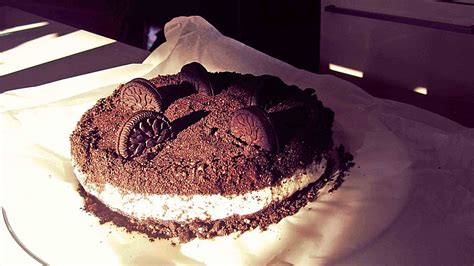 Dafür die kekse in einen gefrierbeutel geben und mit einem nudelholz mehrmals darüberrollen. Oreo Kuchen "Riesen Oreo" von scrambledX | Chefkoch.de