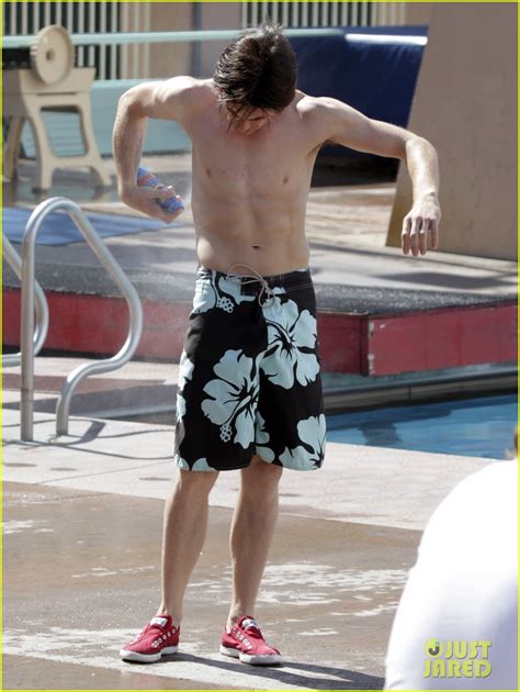 Click it and unblock the notifications. Drake Bell: Diving Pool Practice | Photo 543956 - Photo ...