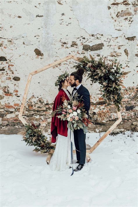 Wir möchten euch ein wenig helfen und haben ein paar stilvolle fest outfit impulse für euch zusammengestellt. Ein smaragdgrüner Hochzeitstraum im Boho-Chic Fotografie ...