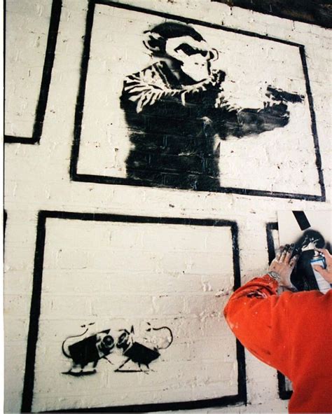 🐀 Banksy 🔵 The Man Himself In Action 📸 By Stevelazarides Banksy