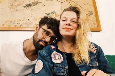 161, 2992, 3003, 91019, 5005, 292, 2882, 2442, 9102019. Capicua anuncia que está grávida do primeiro filho ...