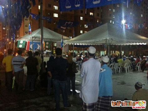 Ahli parlimen batu, tian chua memanfaatkan bakat melukisnya ketika peguamnya melawatnya pada hari isnin untuk bertanya chua disabitkan oleh mahkamah sesyen pada januari 2014 di bawah akta kawasan dan tempat perlindungan 1959 dan dihukum penjara satu bulan dan denda rm1,000. #IniSemuaPoyo : Kelibat Tian Chua Semakin Tenggelam Dek ...