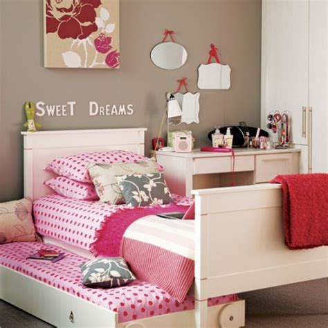This bedroom design is filled with modern elegance makes it a perfect match for a sophisticated young man. 21 Cute Young Girls Room Designs - Shelterness