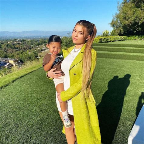 Kylie jenner and travis scott have shared loads of photos of newborn daughter stormi webster on social media: Kylie Jenner Shows Daughter Stormi's Room, 'Big Girl Bed ...