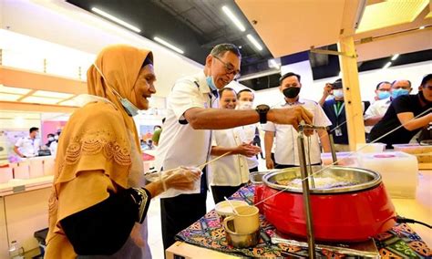 Dengan membeli barangan buatan tempatan, rakyat malaysia dapat juga membantu perkembangan industri setempat. Pilihlah Barangan Malaysia, Pilihan Bijak Anda!