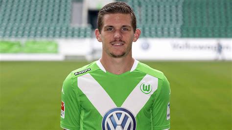 Sebastian alexander jung (born 22 june 1990) is a german professional footballer who plays as a right back for karlsruher sc in the 2. Nationalspieler Jung fällt mit Muskelfaserriss vorerst aus ...