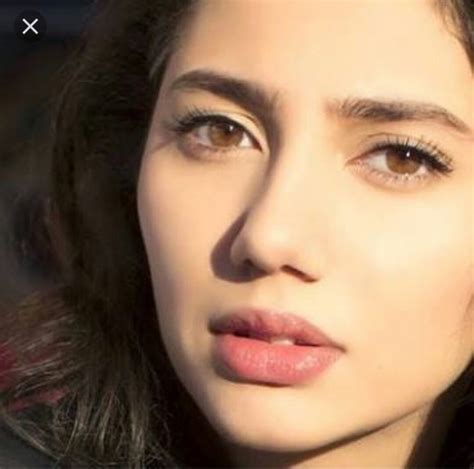Pakistani Actress Mahira Khan Beautiful People Face Pictures Face