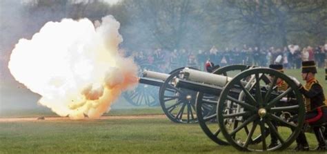 Maybe you would like to learn more about one of these? Asyik Guna Peribahasa Sama Je, Lelaki Ini Kongsi 15 ...