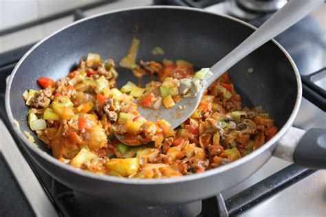 Rijstschotel met gehakt prei paprika en courgette