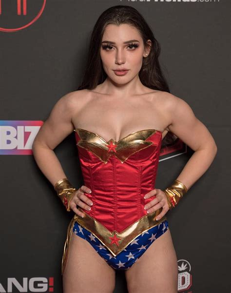I Finally Dressed Up As Wonder Woman For You Guys Scrolller
