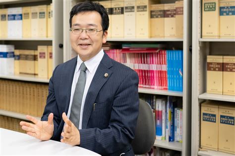 『弁護士×僧侶』2つの顔をもつ法律家の目指す先。横浜関内法律事務所 わたしの弁護史｜弁護士たちの物語を届けるインタビューメディア