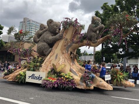 2019 Grand Floral Parade Draws Thousands Downtown To Celebrate