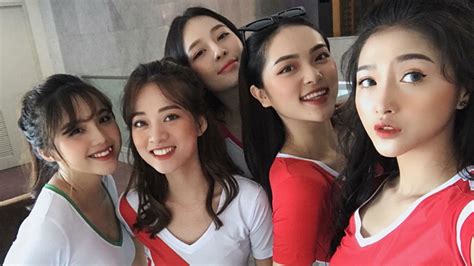 32 hot girl việt xinh đẹp đại diện 32 đội tuyển tại world cup 2018 đang gây sốt cộng đồng