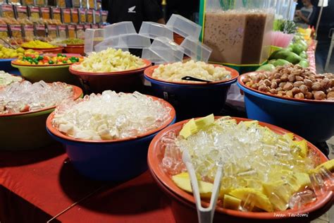 Aduh gak sengaja sarungnya melorot guys. 5 TEMPAT LIBURAN KELUARGA DI PENANG MALAYSIA
