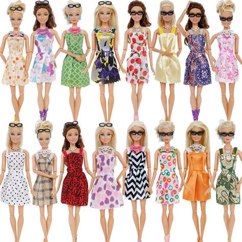 Clothing And Shoes 6x Necklaces 4x Glasses 10x Shoes 32 Pcs Doll